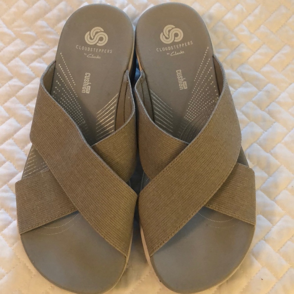 Clarks Cloud-steppers sandals. SZ 7. Grey.